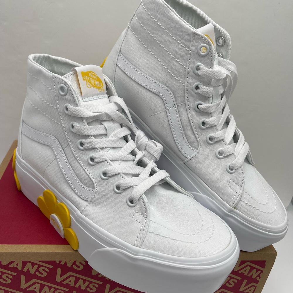 Vans Women's Sk8-Hi Tapered Stackform
True White
VN0A5JM1W00 Platform Sneakers - Picture 7 of 16